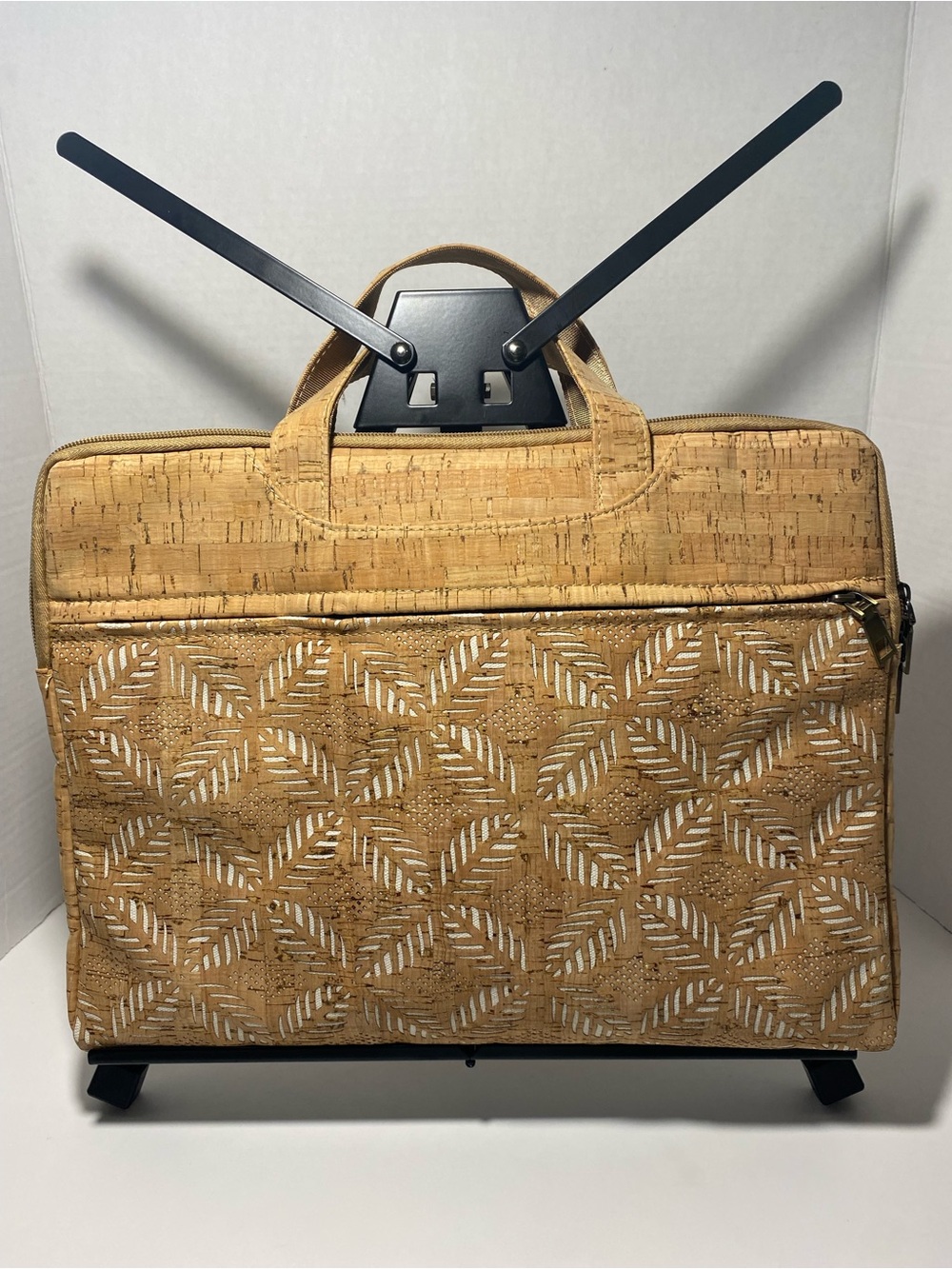 Women’s Cork Bag Leaf Pattern laser-cut Computer/iPad Natural Like New - Picture 4 of 10